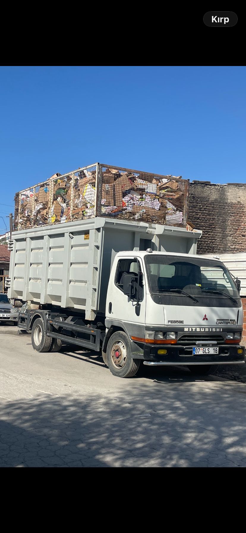 Otel ve restoran ambalaj atığı toplama kamyonu