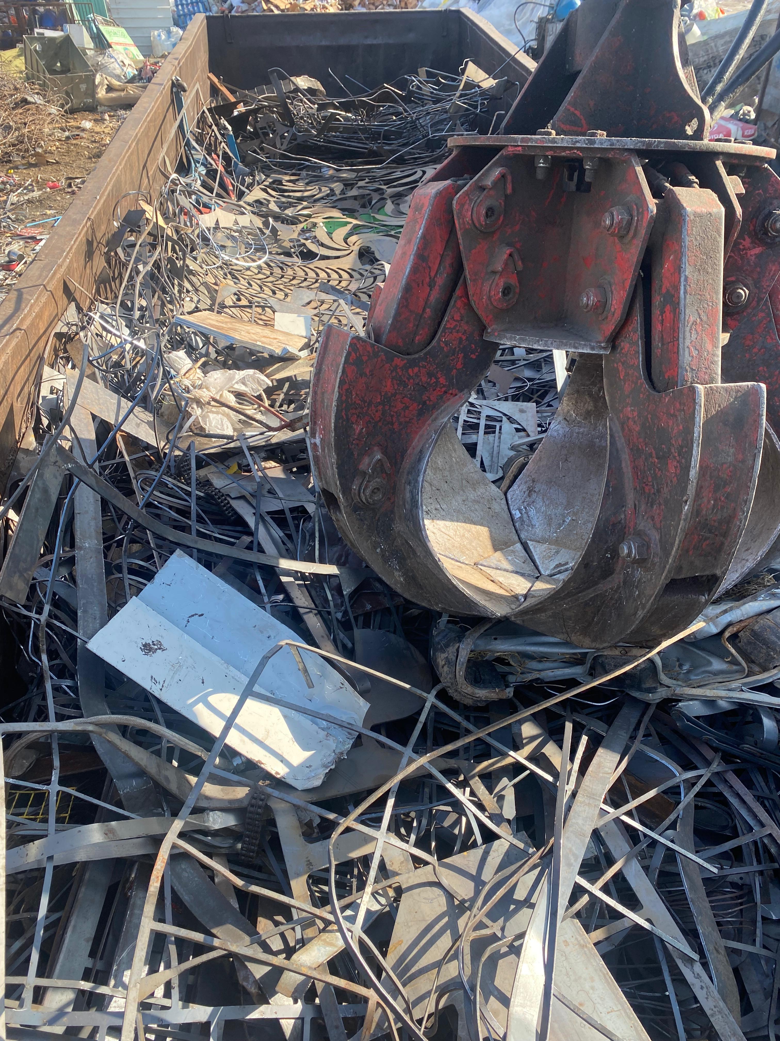 Metal tel hurdası yığını